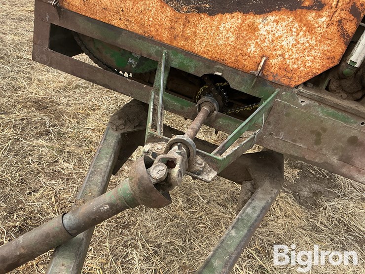 henke-h12a-feed-wagon-image-11