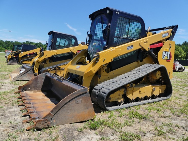 2021-caterpillar-299d3-image-1