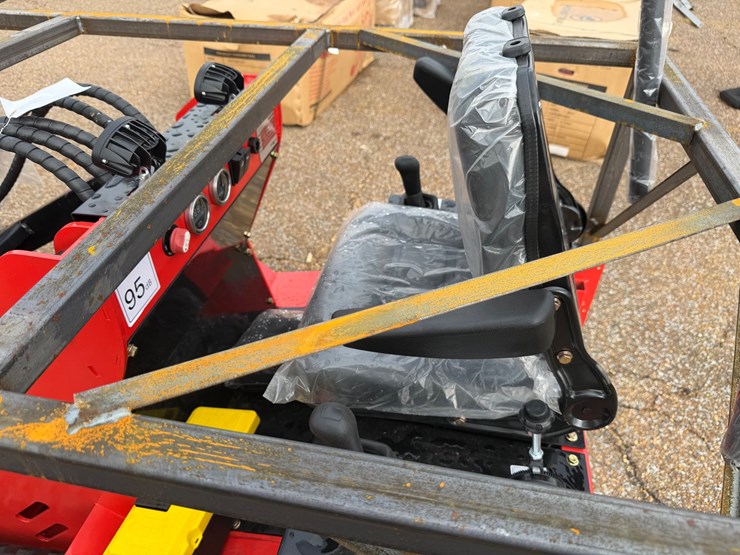 #9129-•-(new)-ride-on-mini-skid-steer-ssl580-image-9