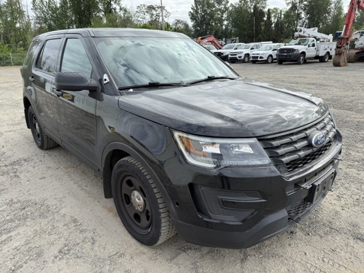 2017-ford-explorer-image-2