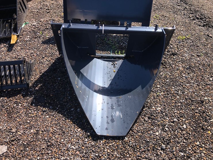 #33-•-skid-steer-digging-bucket-image-1