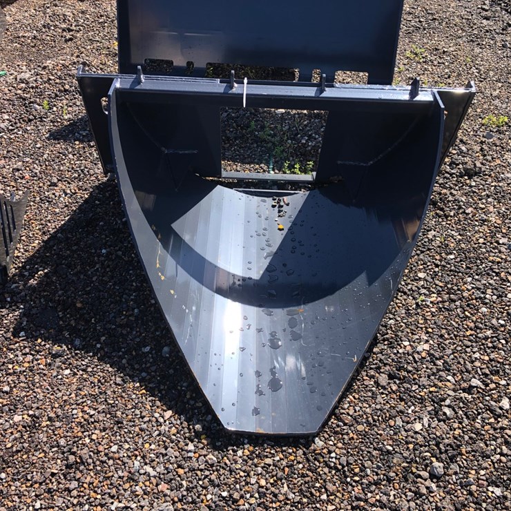 #33 • SKID STEER DIGGING BUCKET