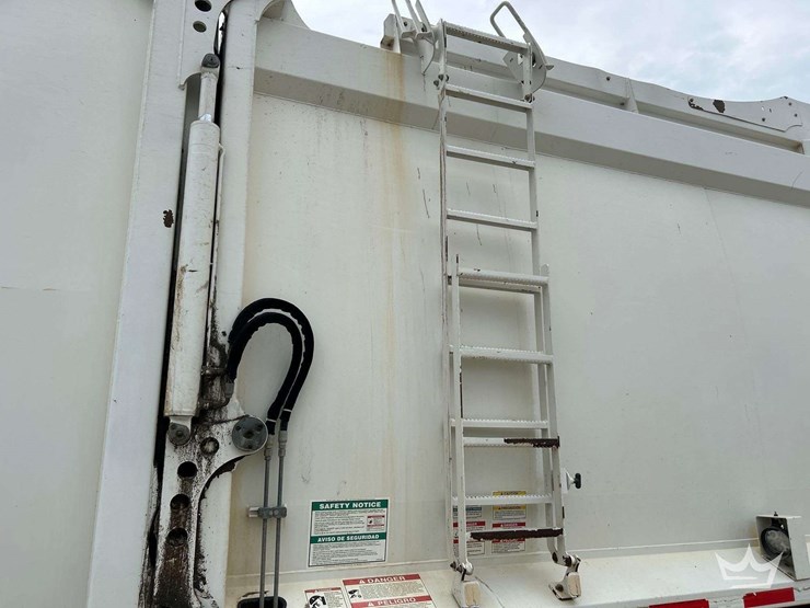 2019-peterbilt-520-image-29