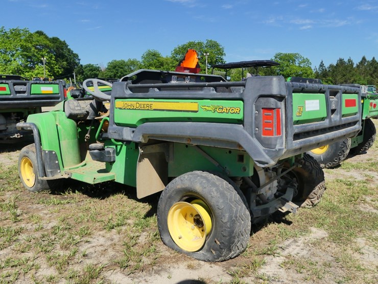 2011-john-deere-gator-image-4