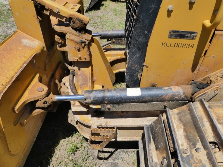 2015-caterpillar-d3k2-image-8