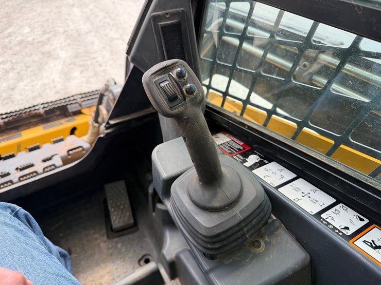 deere-333e-image-10