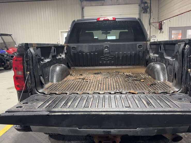2016-chevrolet-silverado-2500hd-image-13