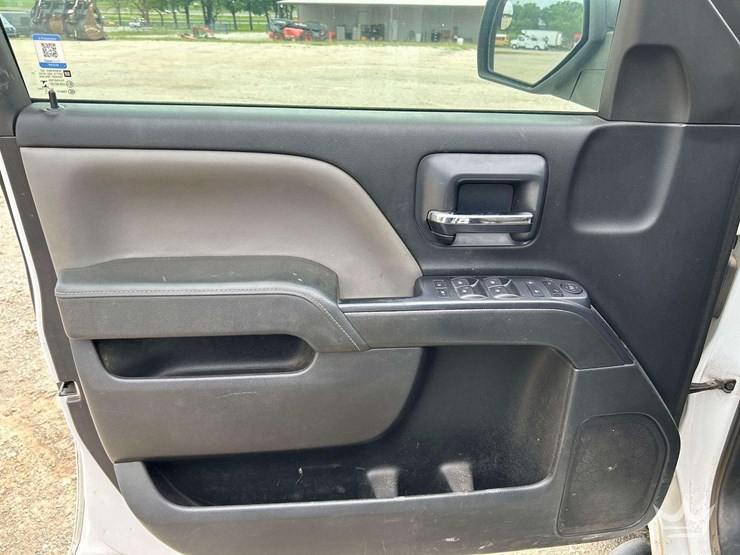 2015-chevrolet-silverado-2500hd-image-11