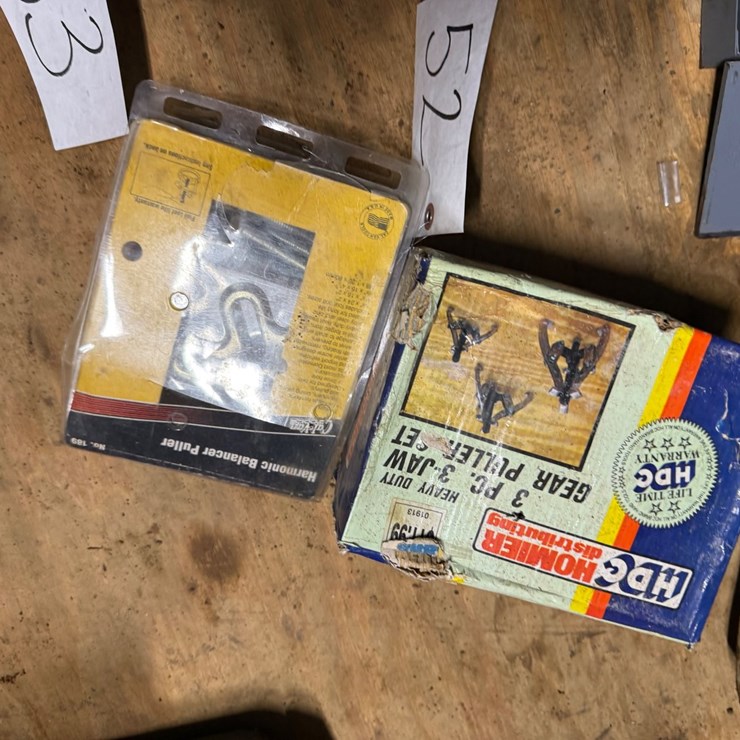 #52 • LOT OF PULLERS