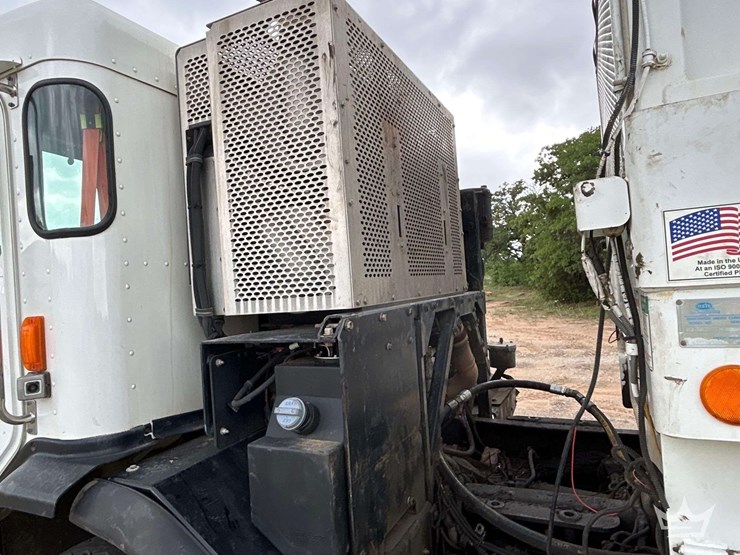 2019-peterbilt-520-image-19