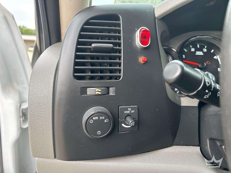 2012-chevrolet-silverado-2500hd-image-14