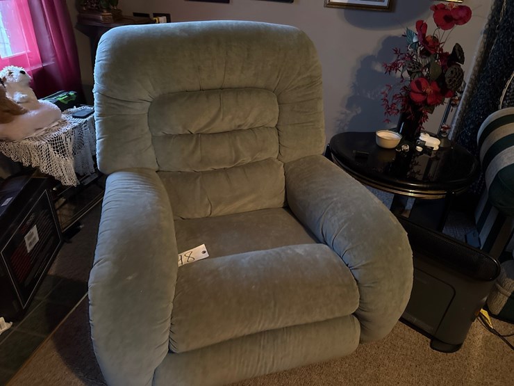 #98-•-la-z-boy-recliner-image-2
