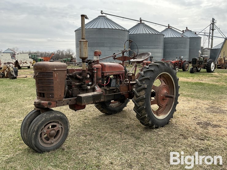 1953-farmall-super-h-2wd-tractor-image-1