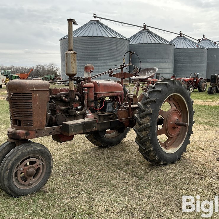 1953 Farmall Super H 2WD Tractor
