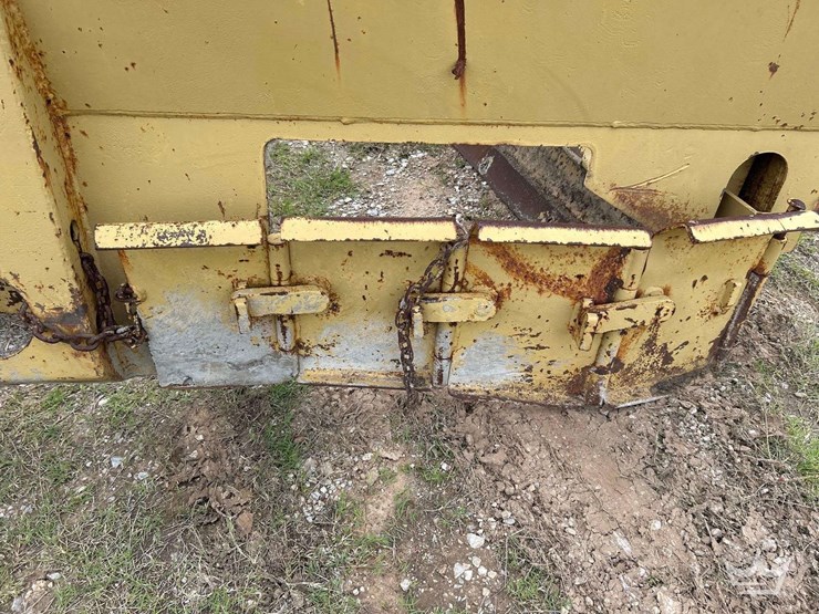 t/a-aggregate-spreader-box-wheel-loader-attachment-image-10