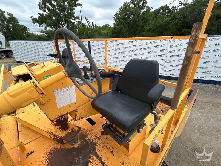2003-rasco-9010-asphalt-chip-spreader-image-8
