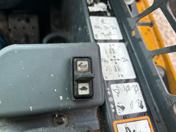 2021-deere-331g-image-26