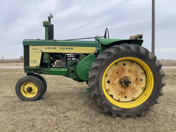 john-deere-720-image-2