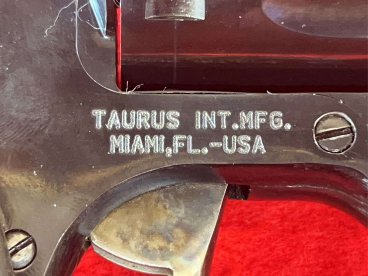 taurus-tracker-revolver-.22-lr-image-18