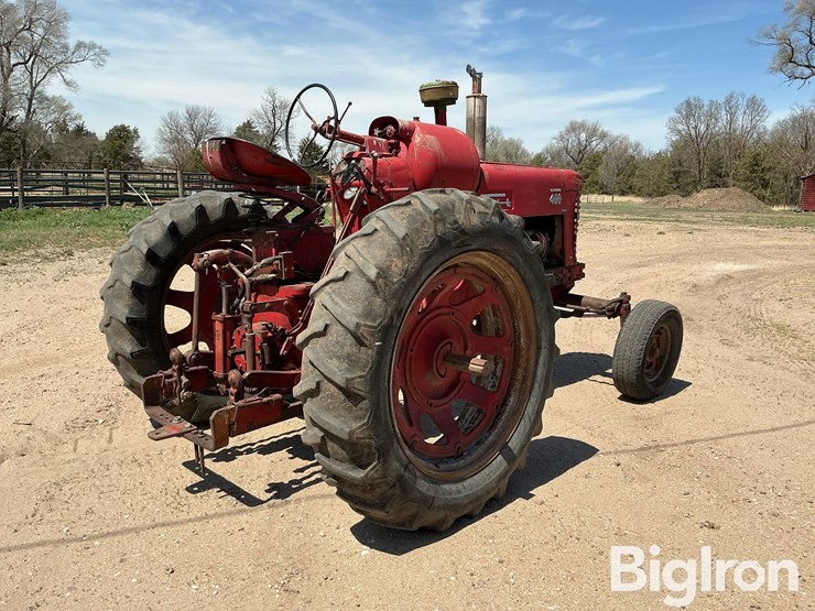 1956-farmall-400-2wd-tractor-image-5