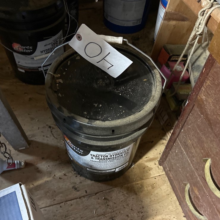 #40 • (1) 5 GALLON JUG OF HYDRAULIC OIL