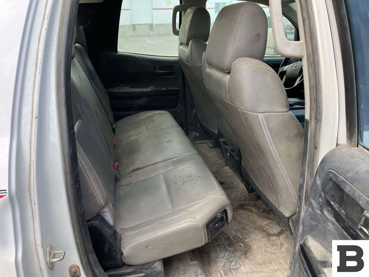 2017-toyota-tundra-image-16