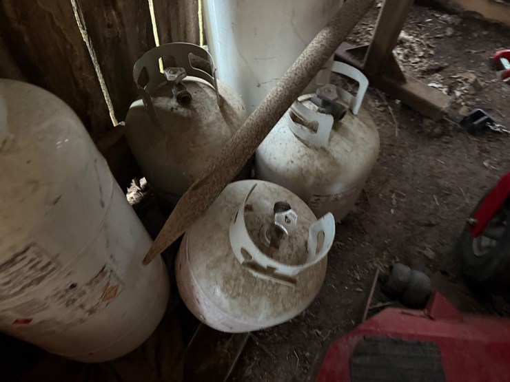 #73-•-5-propane-tanks-image-3