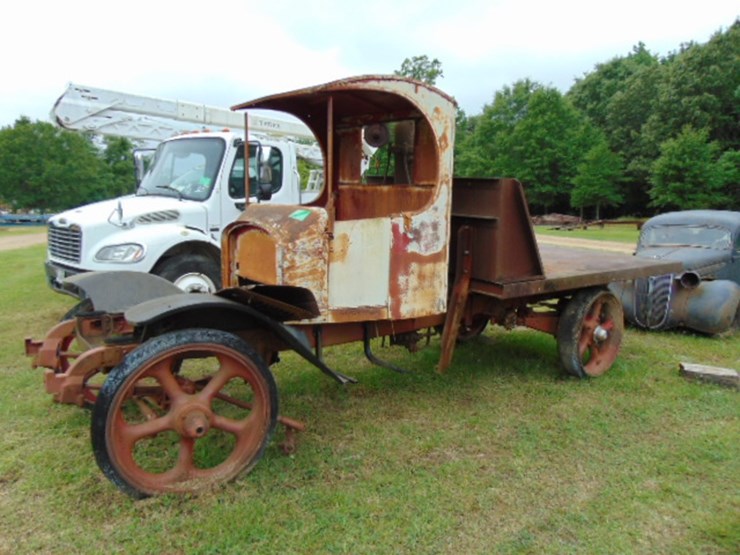 (inop)-1916-c-cab-mack-dump-truck-image-1