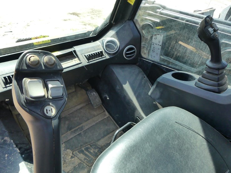 jcb-3ts-8t-image-13