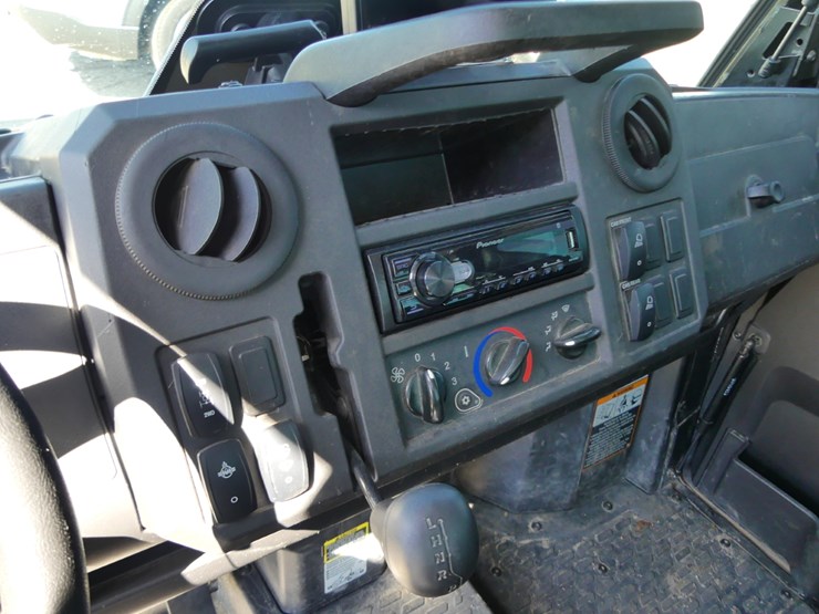 2022-john-deere-xuv835m-image-12