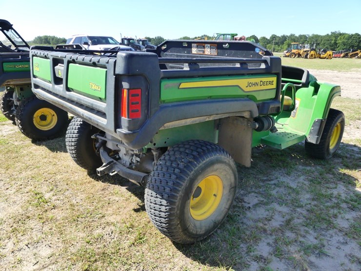 2021-john-deere-gator-image-3