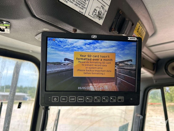 2020-peterbilt-520-image-22