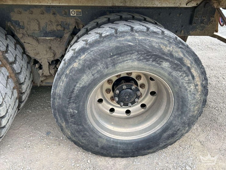 2019-peterbilt-520-image-37