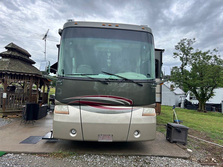 #7-•-2005-tiffin-phaeton-40’-–-premium-refurbished-coach-image-4