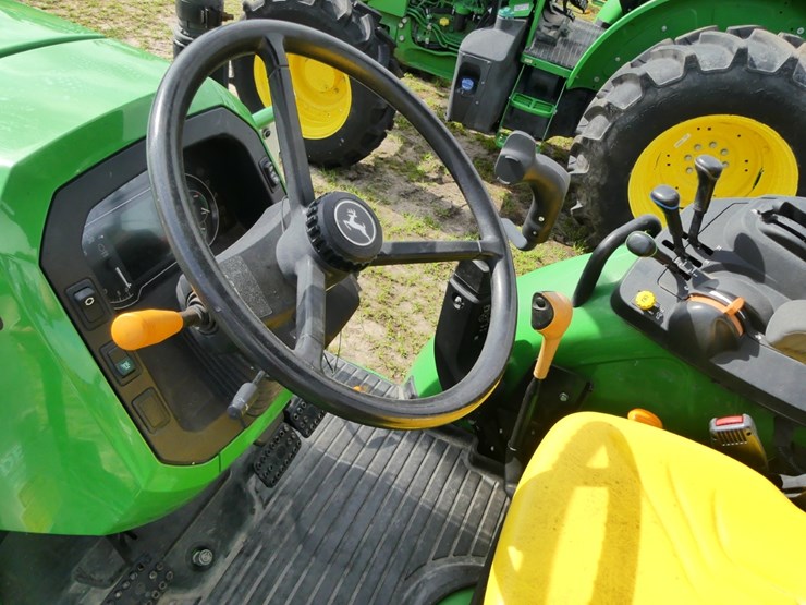 2024-john-deere-5120m-image-12