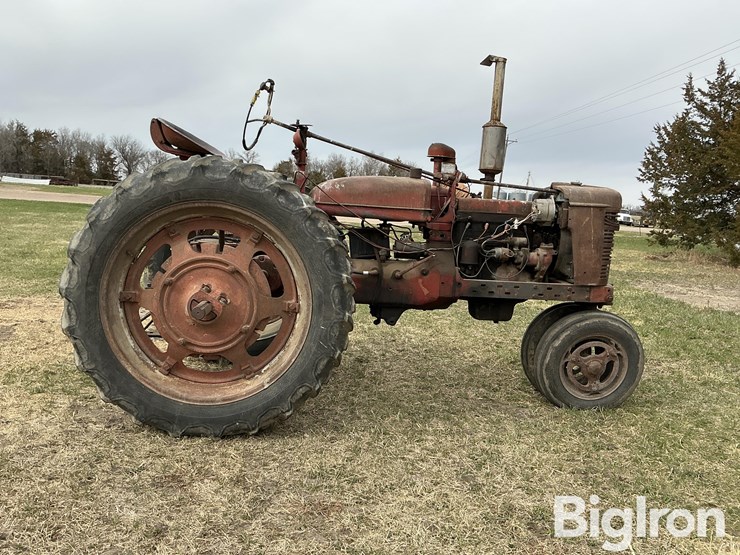 1953-farmall-super-h-2wd-tractor-image-4