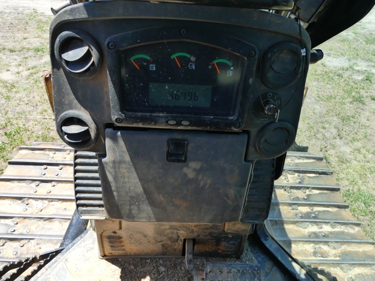 2015-caterpillar-d3k2-image-17