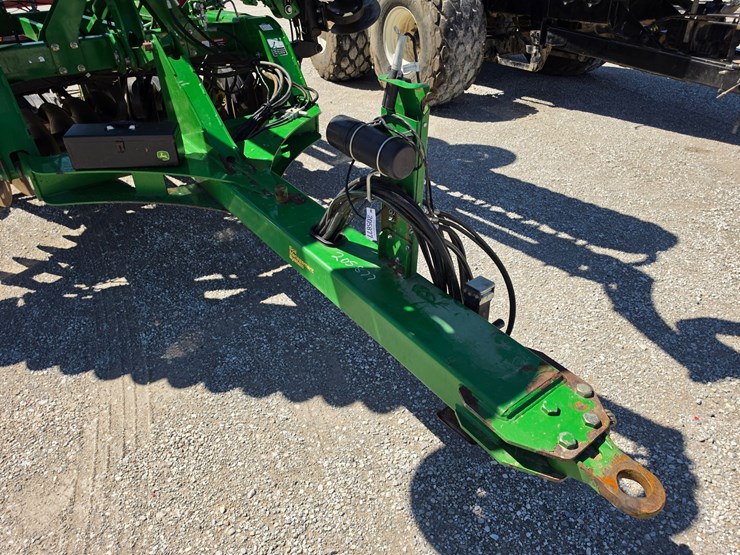 2016-john-deere-2623vt-image-2