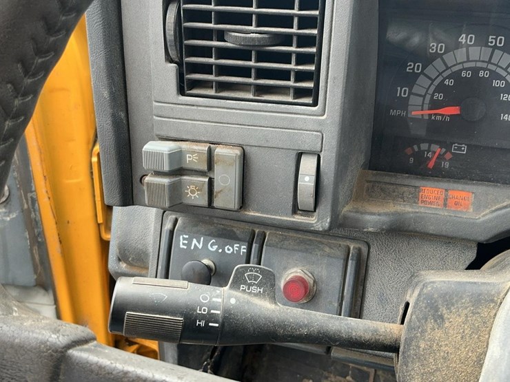 #1952-•-2000-gmc-6500-flatbed-truck-image-97