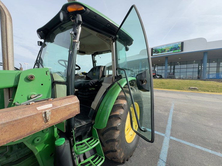 2011-john-deere-5095m-image-26