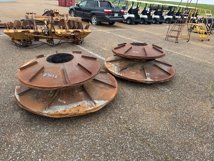 #9056-•-set-of-steel-tractor-wheels-image-4