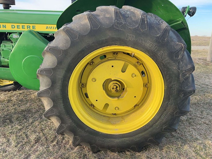 john-deere-820-image-54
