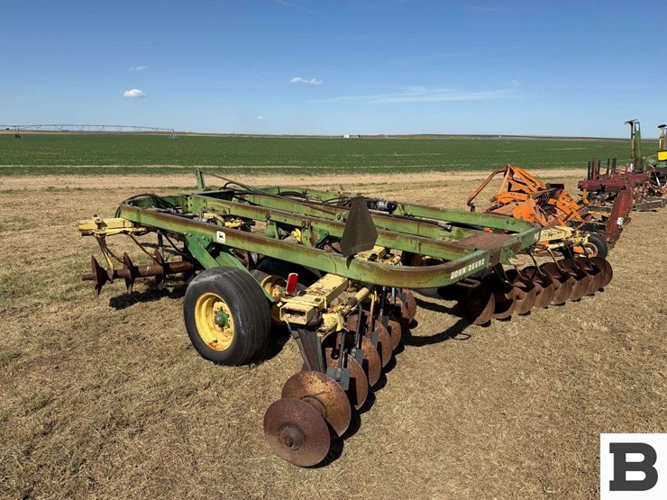 john-deere-310-image-2