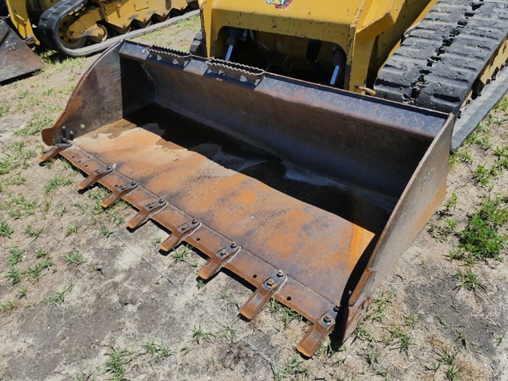 2021-caterpillar-299d3-image-10