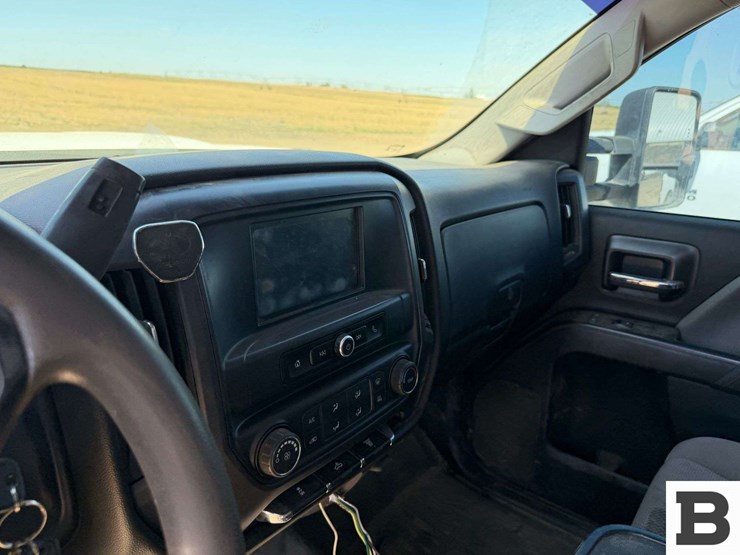 2017-chevrolet-silverado-3500-image-21