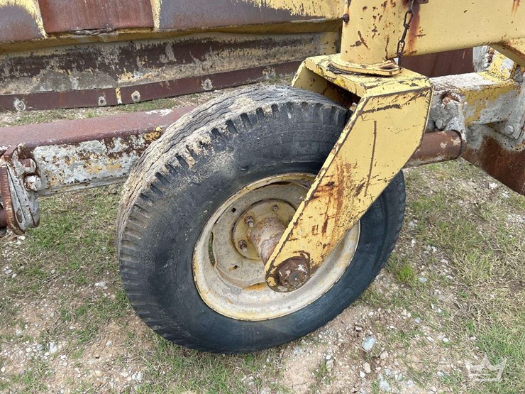 t/a-aggregate-spreader-box-wheel-loader-attachment-image-14