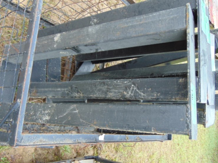 skid-steer-square-tubing-quick-attach-plate-image-1