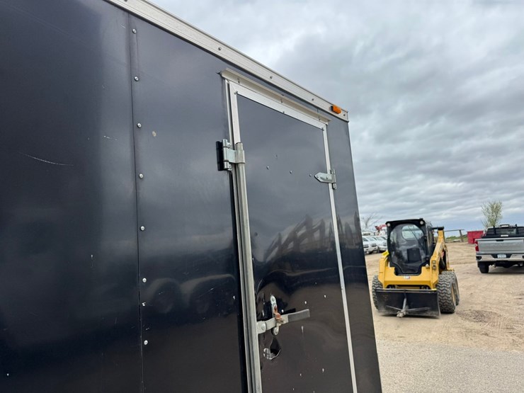 #3892-•-2015-haulmark-18'-enclosed-trailer-image-22