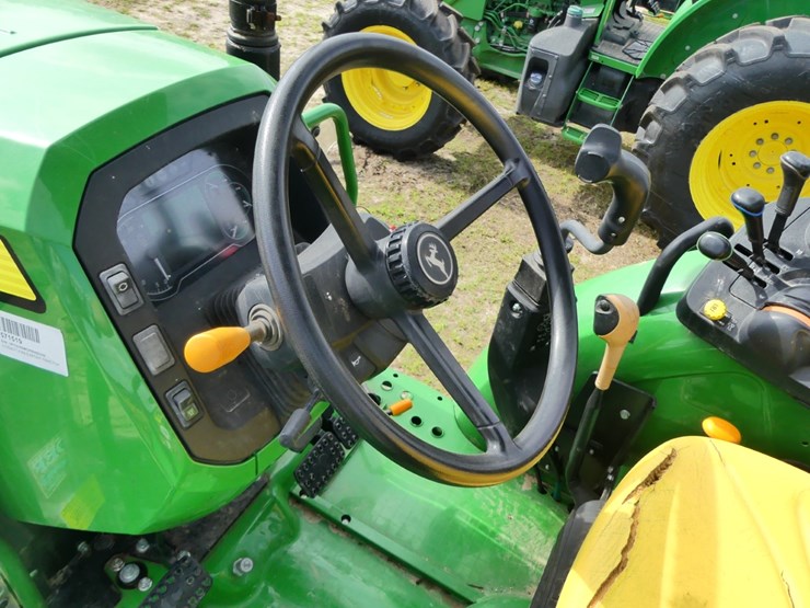 2023-john-deere-5105m-image-11