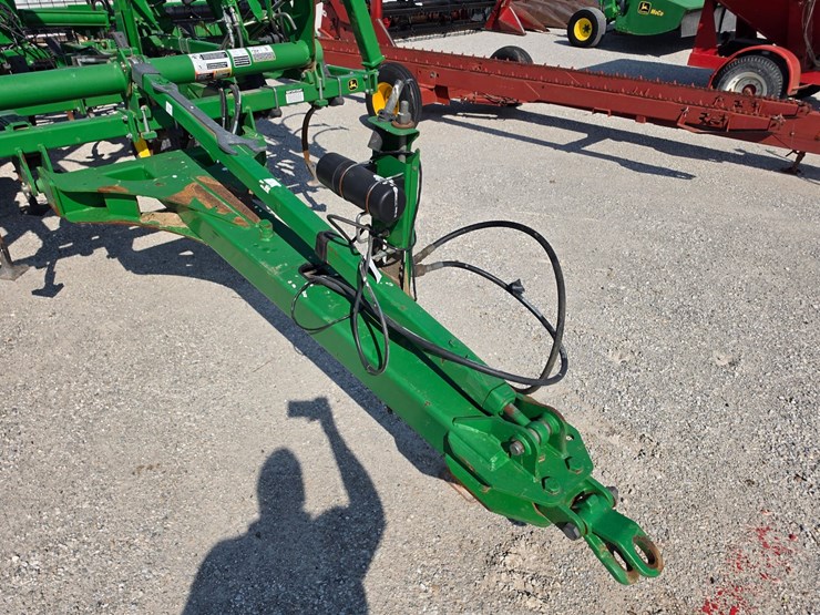 2011-john-deere-2210-image-2